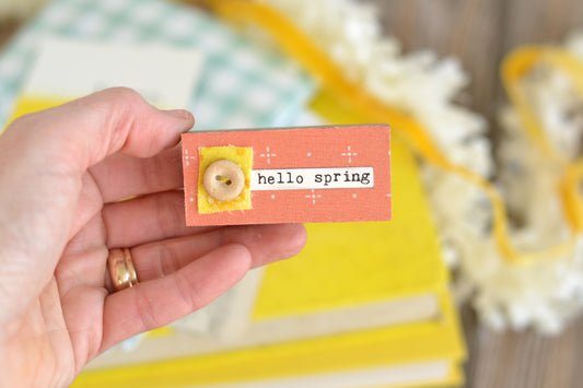 Coral 'hello spring' Sign - C16