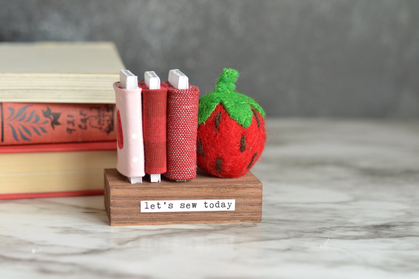 Strawberry Fabric Bolt Sign - A11