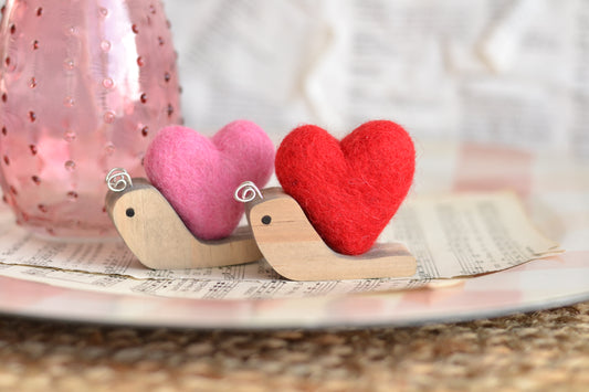 RED Felt heart Valentine's Snail