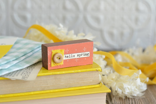 Coral 'hello spring' Sign - C16