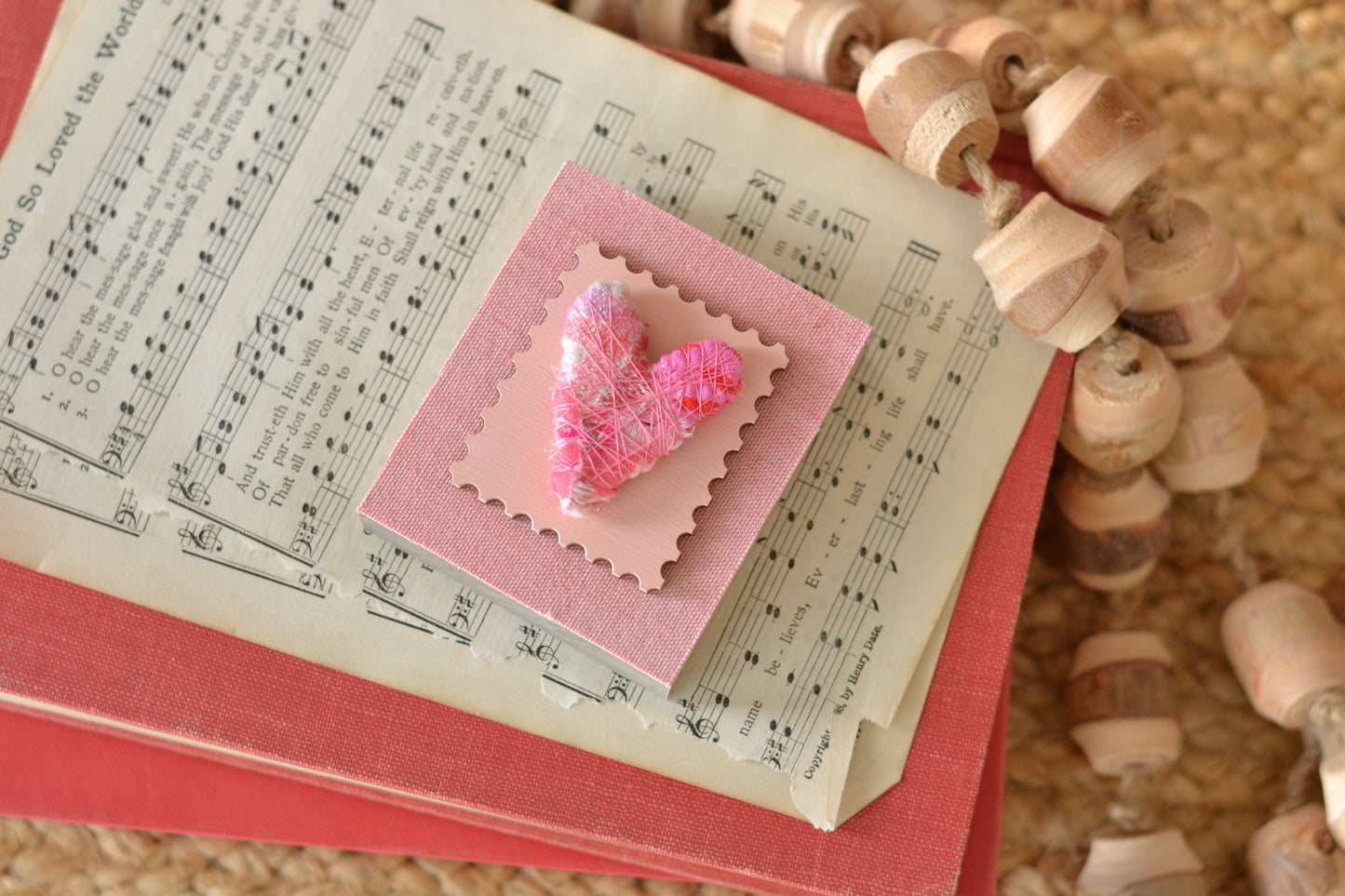 Small Pink Wrapped Heart Sign - V15