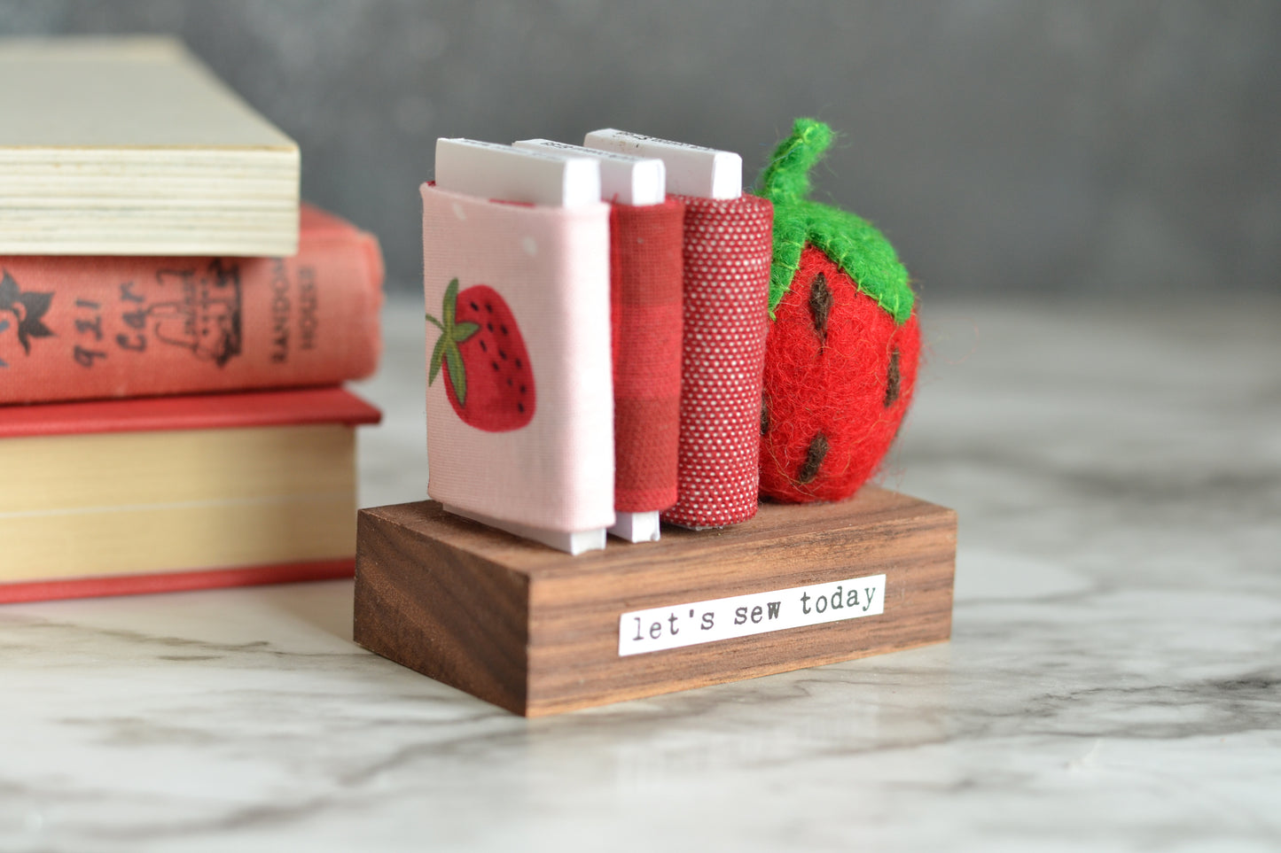Strawberry Fabric Bolt Sign - A11
