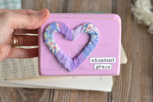 Chunky Lavender Wood Sign - Abundant Grace