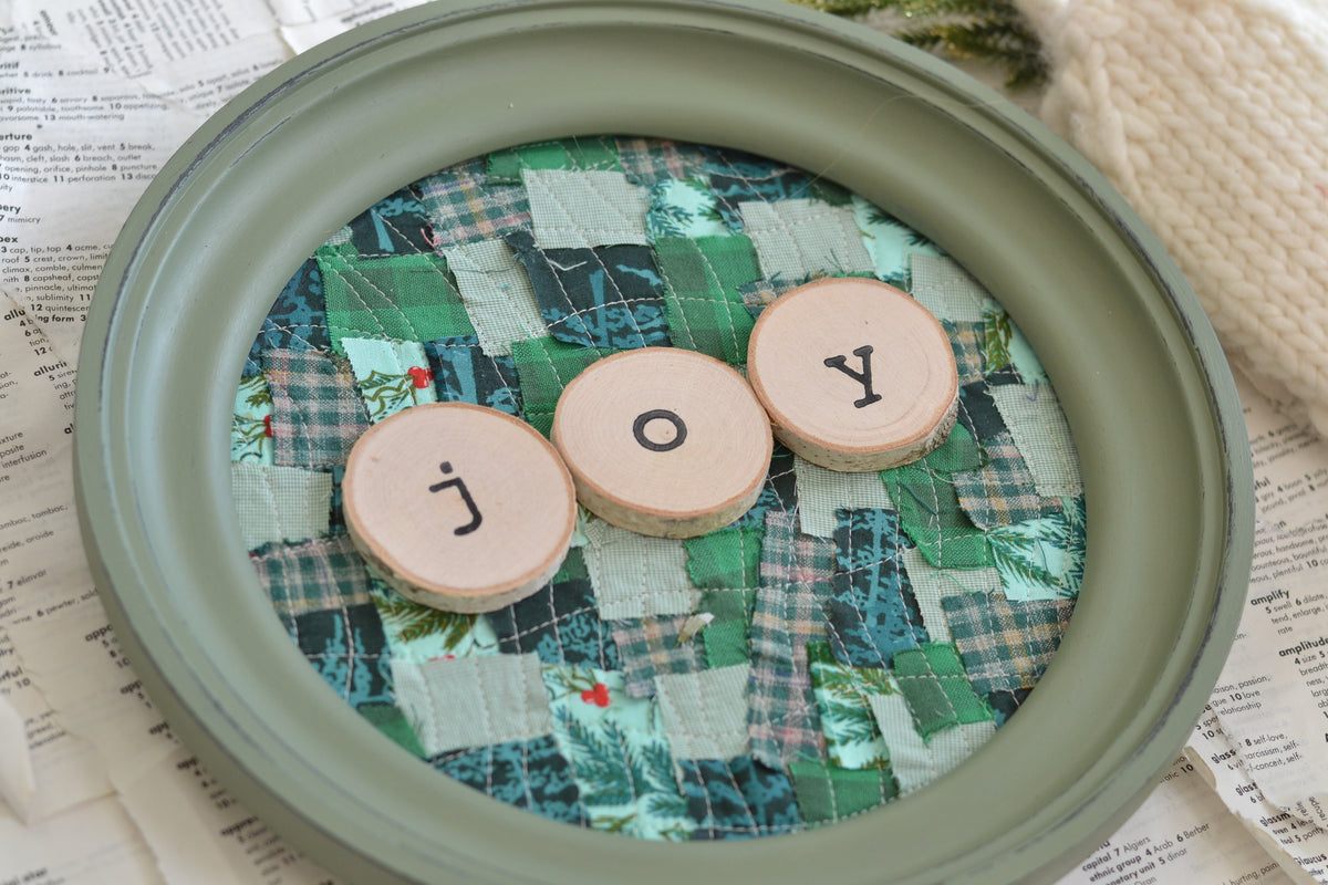 Larger Confetti Quilted Round Frame Log Slice JOY G45
