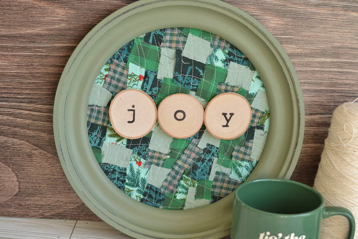 Larger Confetti Quilted Round Frame Log Slice JOY G45